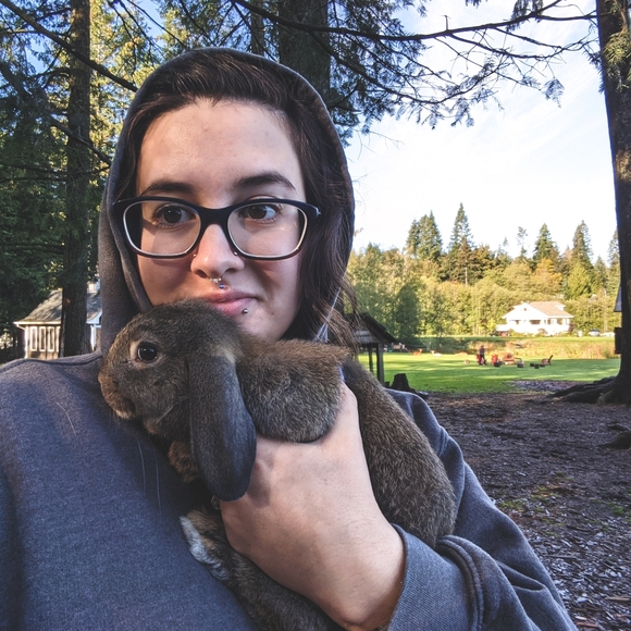 Meet your Posher, Alyssa - Picture 2 of 2